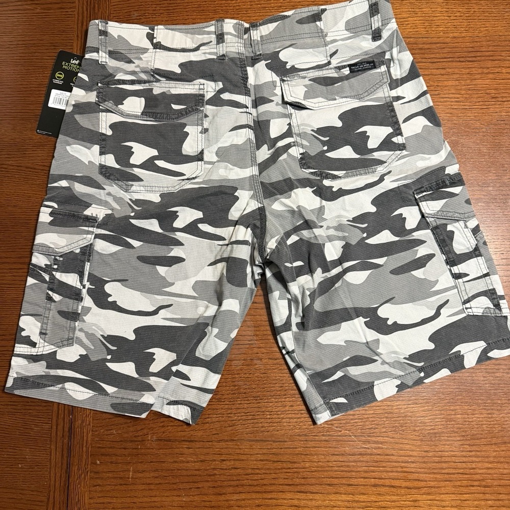 Lee Extreme Motion Cargo Shorts Mens 33 Gray Camo Stretch Performance HikingWork - Picture 5 of 16